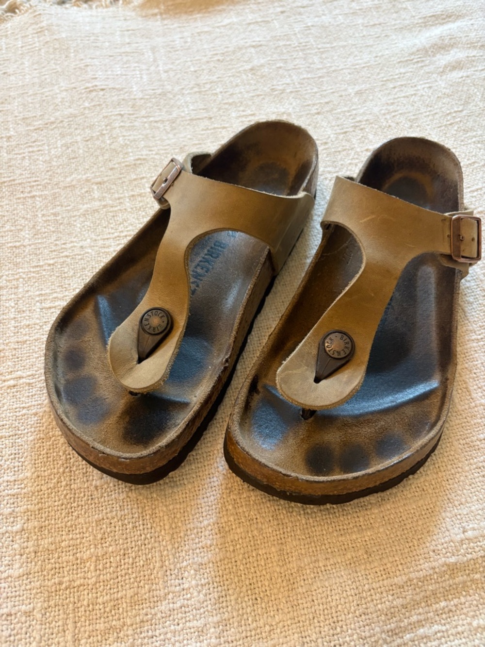 Birkenstock Gizeh Sandals- oiled leather- Tobacco Brown